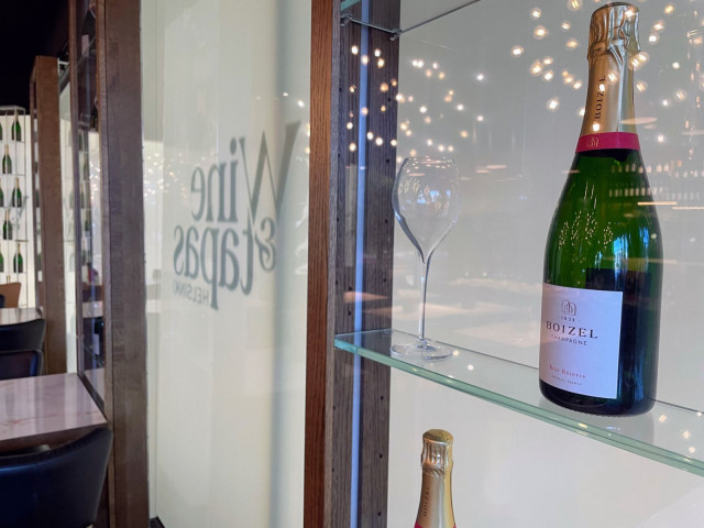 Wine & Tapakseen on helppo poiketa vaikka ohikulkumatkalla.