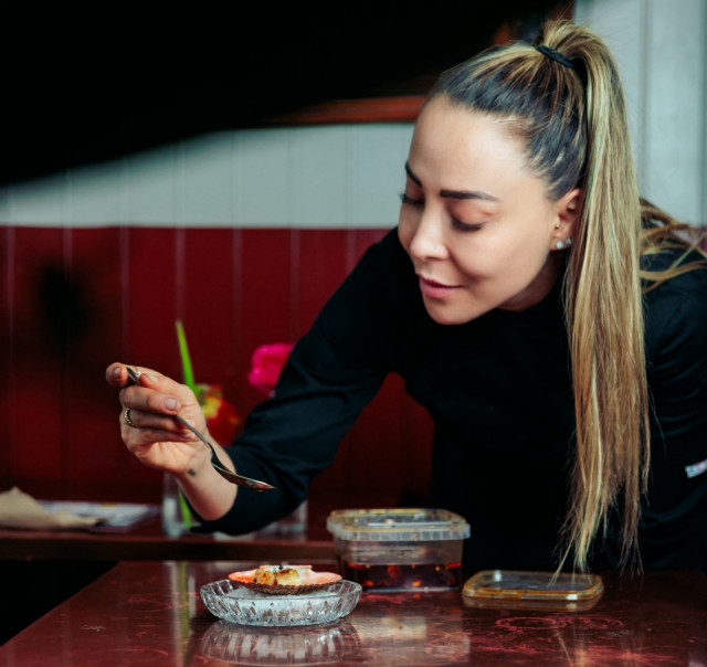 MOVE·5D:hen vieraaksi tuleva meksikolainen Colibrí Jiménez tuo mukaan vierailulleen oman somekuvaajansa.