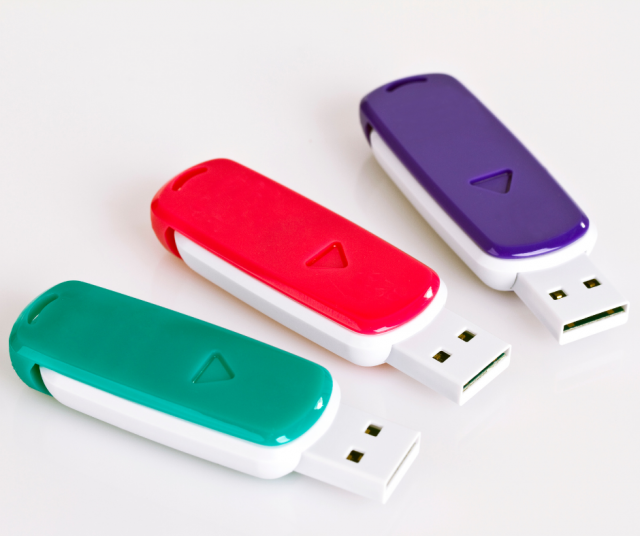 Kuvassa tekoälykolmoset, koska emme tiedä miltä tekoälyvauvat näyttävät.