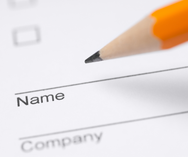 Mitenhän tuo ukko täyttelee lomakkeita