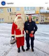 "Se on muuten jännä juttu - aina kun jompi kumpi näistä ilmestyy pihaan, niin faijaa ei näy missään"