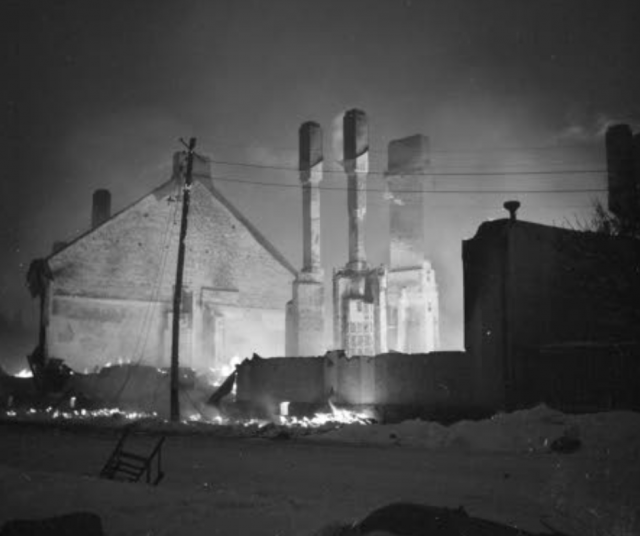 Kuva Mikkelin palopommituksista.