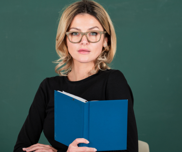 Äidinkielenopettaja Sirkka-Liisa on iloinen, jos tiesit mistä sana "lafka" on peräisin.